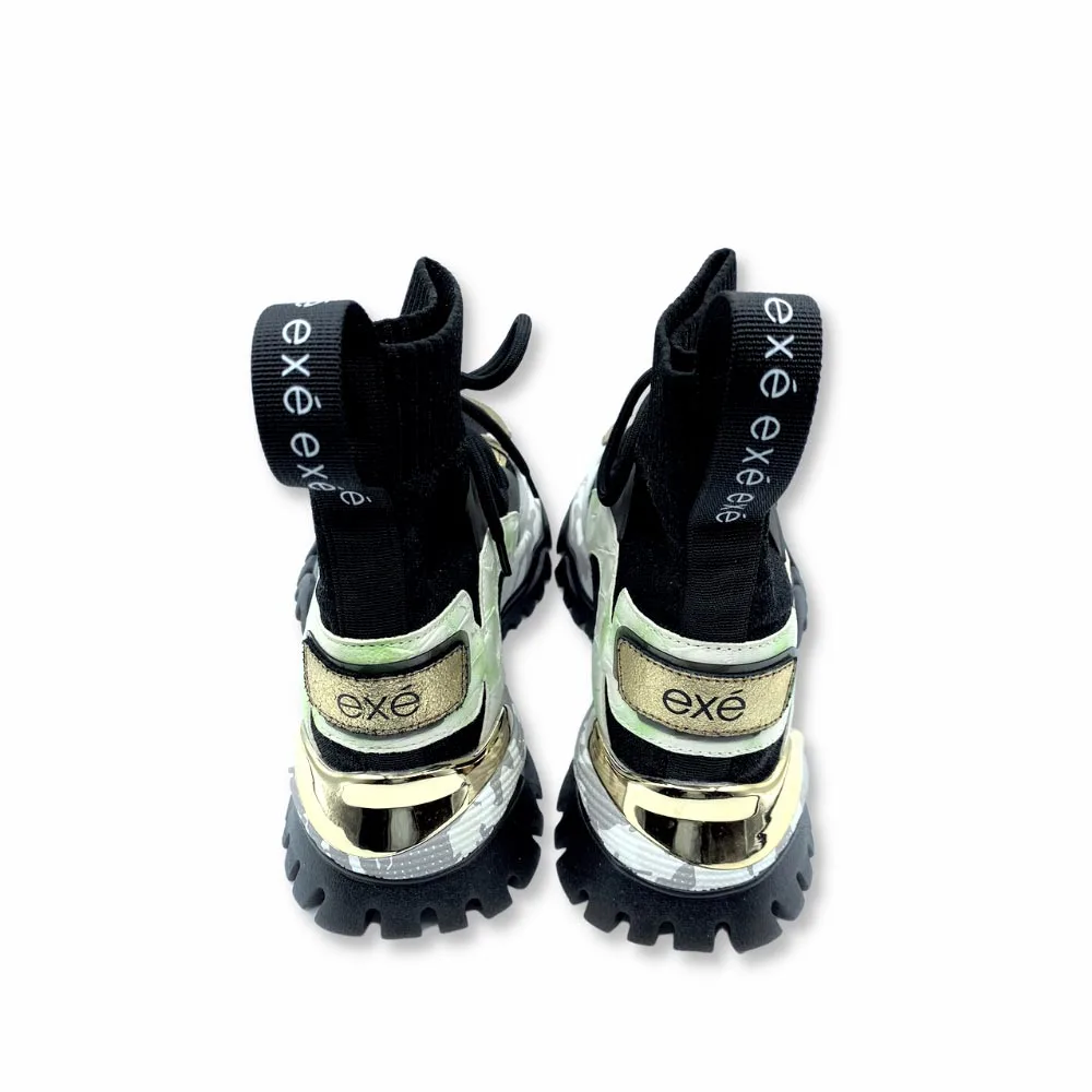 Trasera sneakers fusión calcetín doradas con camuflaje de Exé. Carmen Shoes. Zapatería online. Torrelavega.