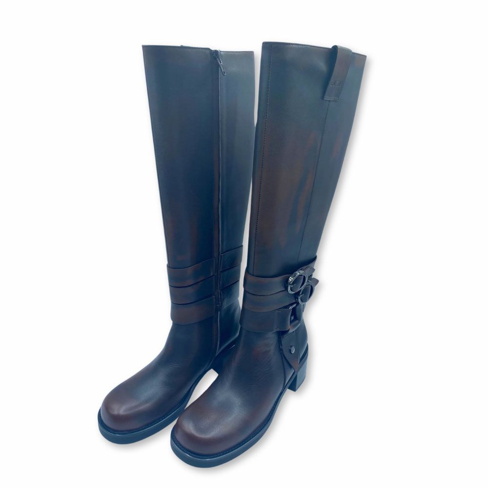 Botas altas Coz Data marrón oscuro de estilo motera de la nueva colección de Elvio Zanon.