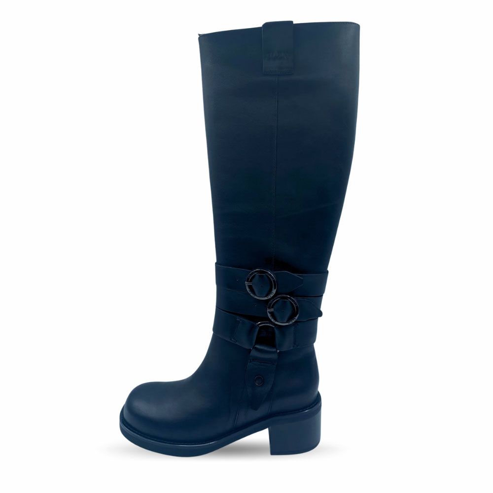 Botas altas Coz Data negras de estilo motera de la nueva colección de Elvio Zanon.