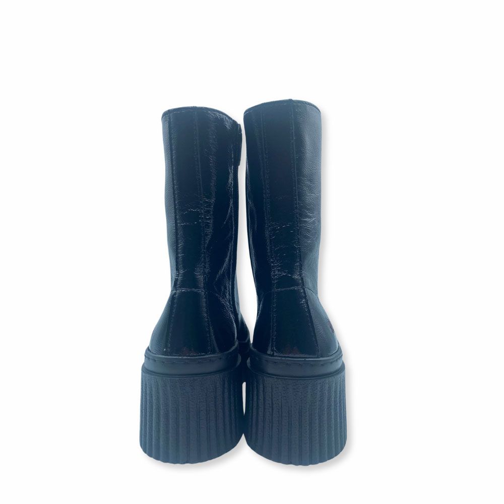Trasera botas militares negras plataforma de Art. Botas militares negras efecto arrugado con plataforma de Art Metropolitan Shoes.