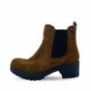Botas de ante marrón con elásticos y suela track con tacón bloque bajo de la nueva colección de Imac para mujer.