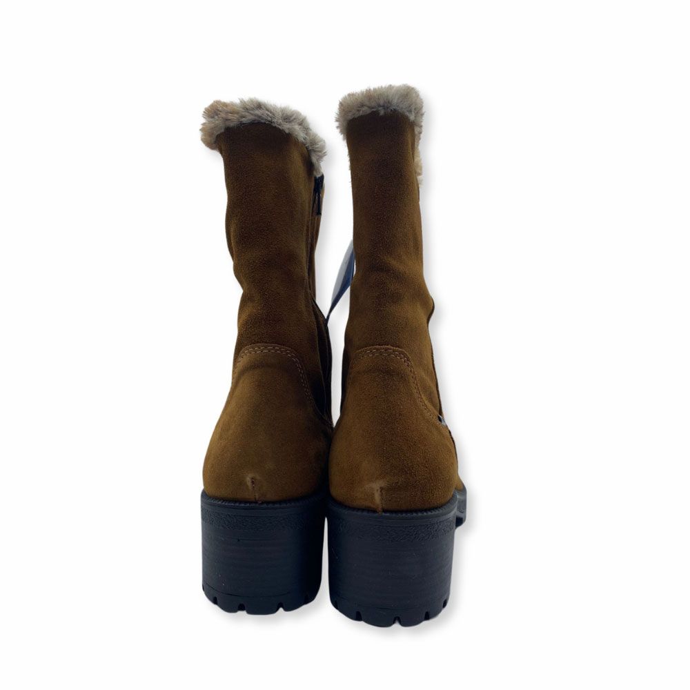 Botas de ante color marrón con pelo interior y suela track con tacón de bloque de la nueva colección de Imac para mujer.