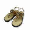 Sandalias beige con joyas en empeine de Inés Palliser.