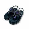 Sandalias negras con joyas en empeine de Inés Palliser.