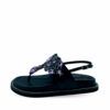 Sandalias negras con joyas en empeine de Inés Palliser.