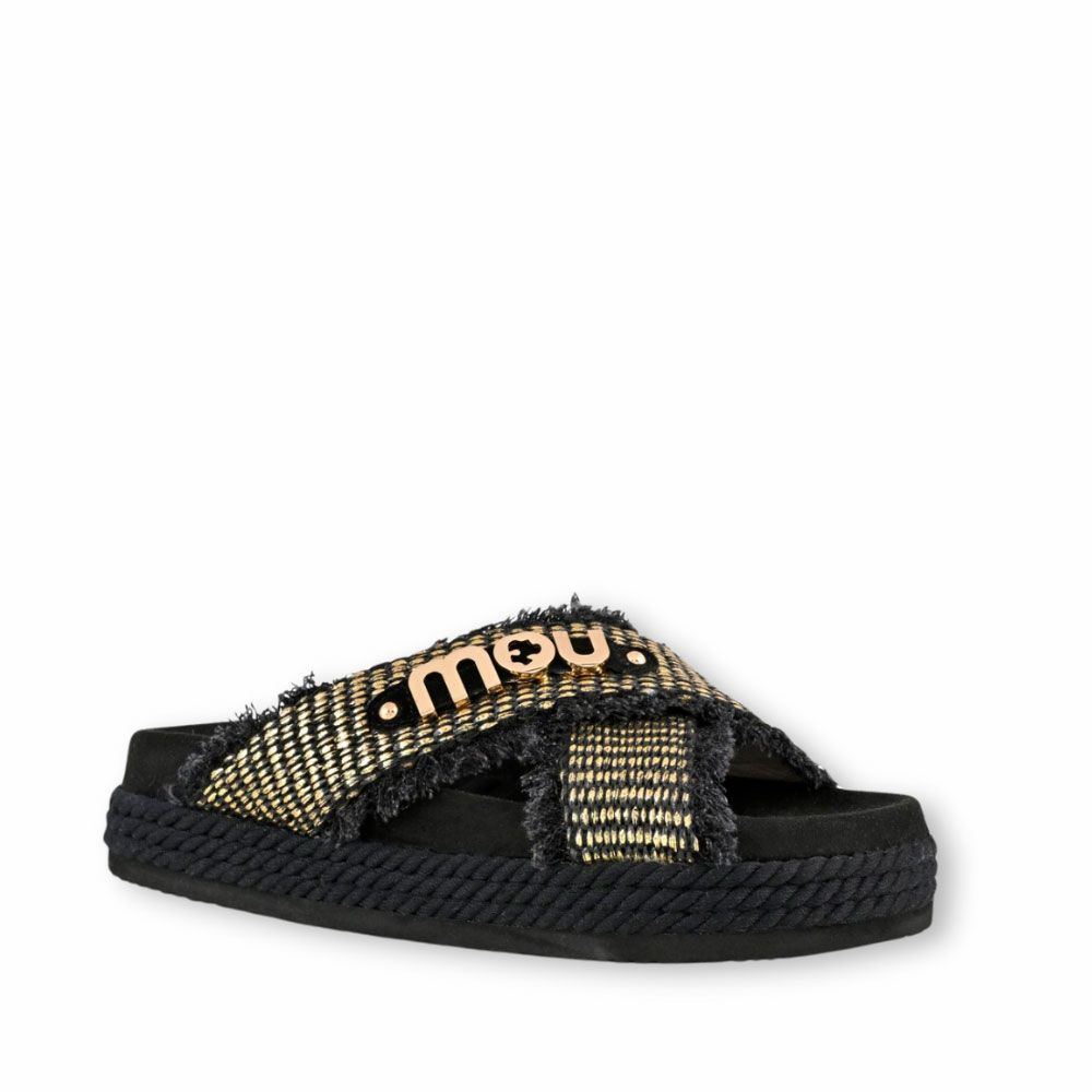 Sandalias cruzadas rafia negra y dorada de la nueva colección de Mou.