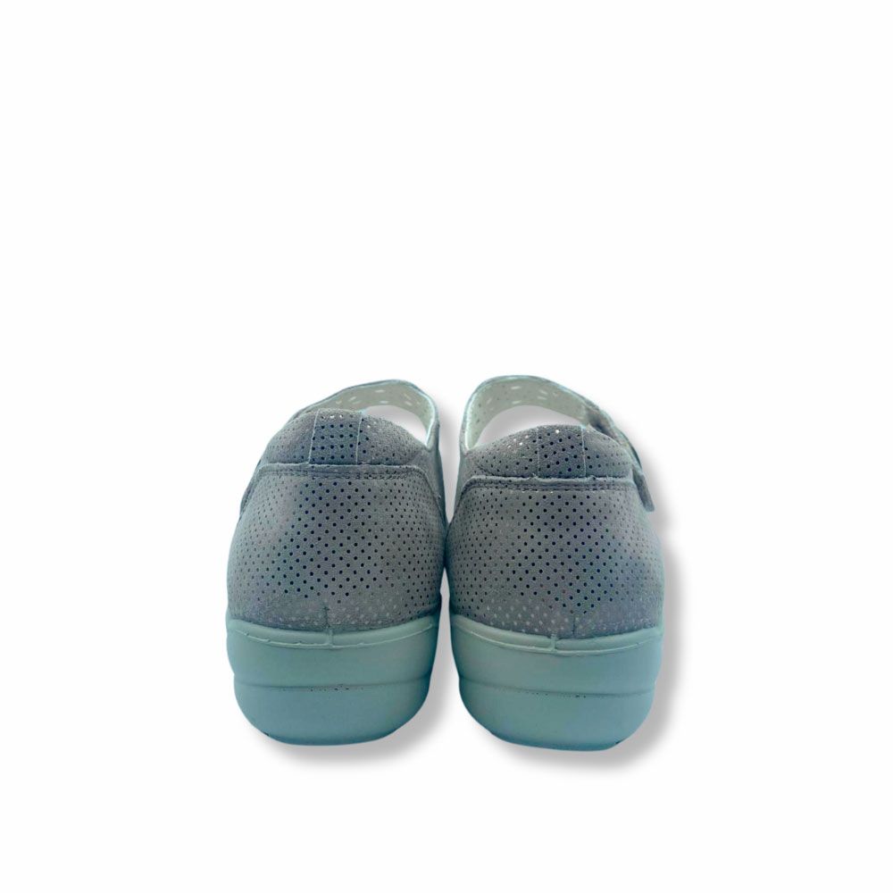 Merceditas de piel perforada color camel súper cómodas de Comfort.
