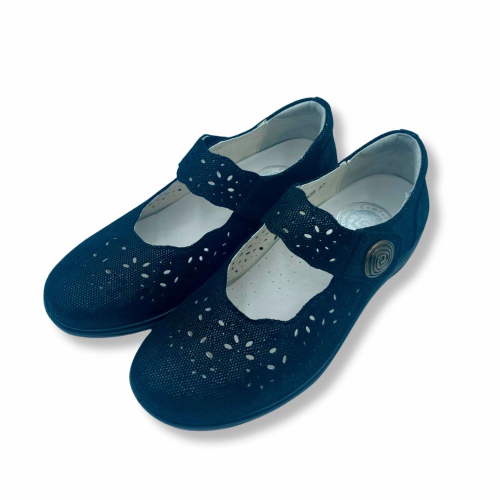 Merceditas de piel perforada color negra súper cómodas de Comfort.