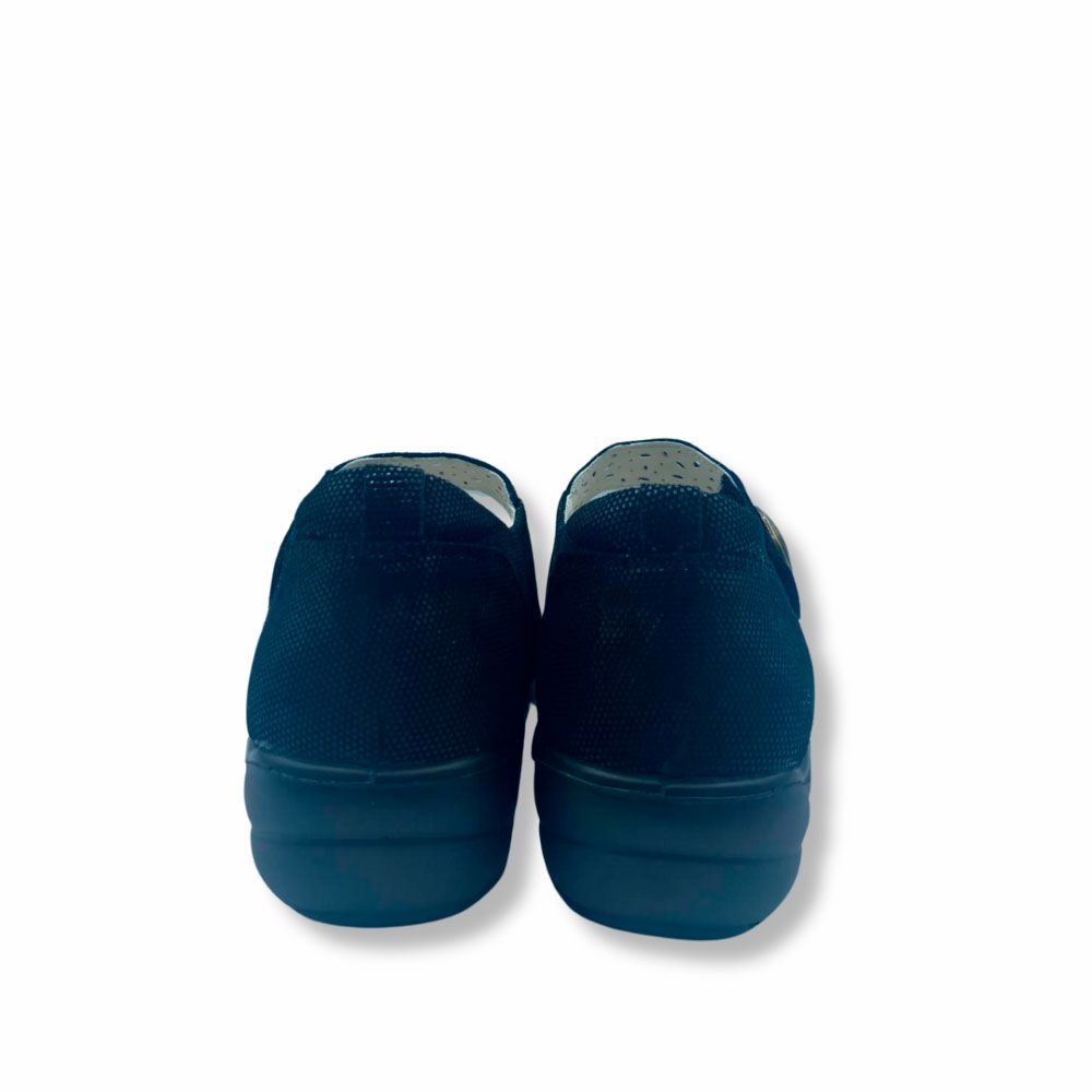 Merceditas de piel perforada color negra súper cómodas de Comfort.