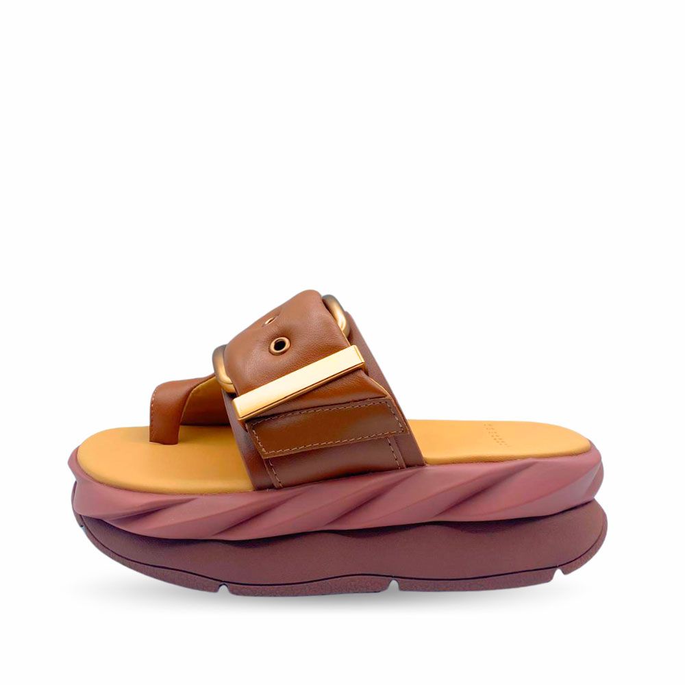 Sandalias de dedo Mellow Glow Oak color cuero con plataforma bicolor de 4CCCCEES.