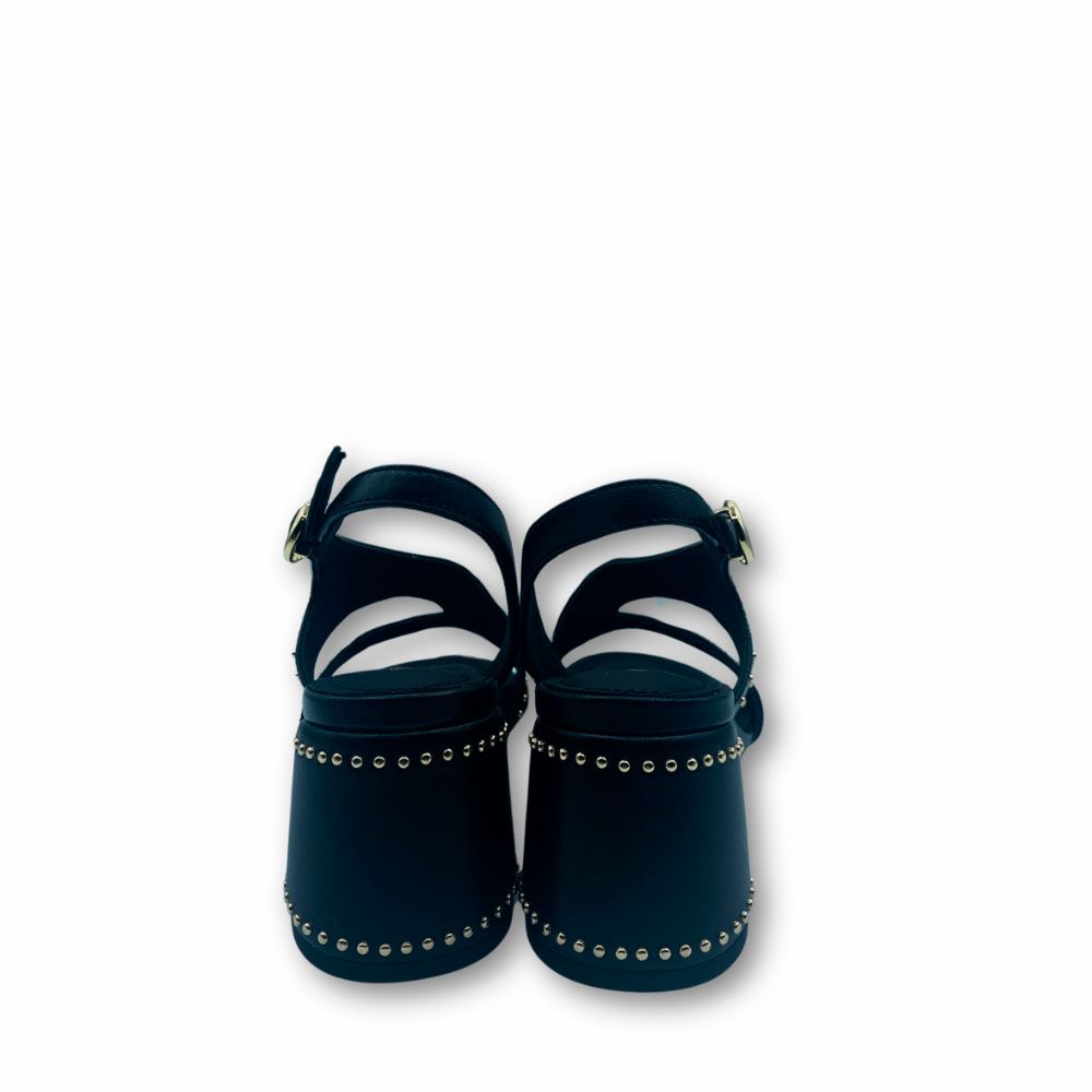 Sandalias negras doble tira con remaches dorados y tacón bloque de Bruno Premi.