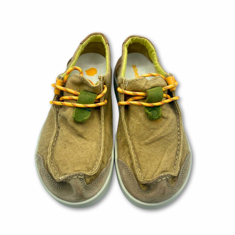 Mocasines casual Kwahu de lino color caqui de Satorisan para hombre.