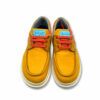 Frente náuticos Birmingham lona y piel color amarillo con cordones naranja de Art Metropolitan Shoes. Náuticos lona color amarilla con refuerzos de piel del mismo color, cordones naranja de la nueva colección para hombre de Art Metropolitan Shoes.