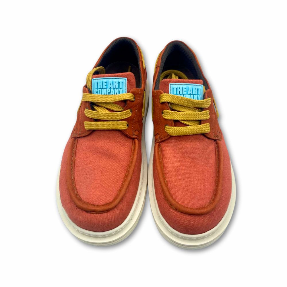 Náuticos lona color rojo con refuerzos de piel del mismo color, cordones amarillos de la nueva colección para hombre de Art Metropolitan Shoes.