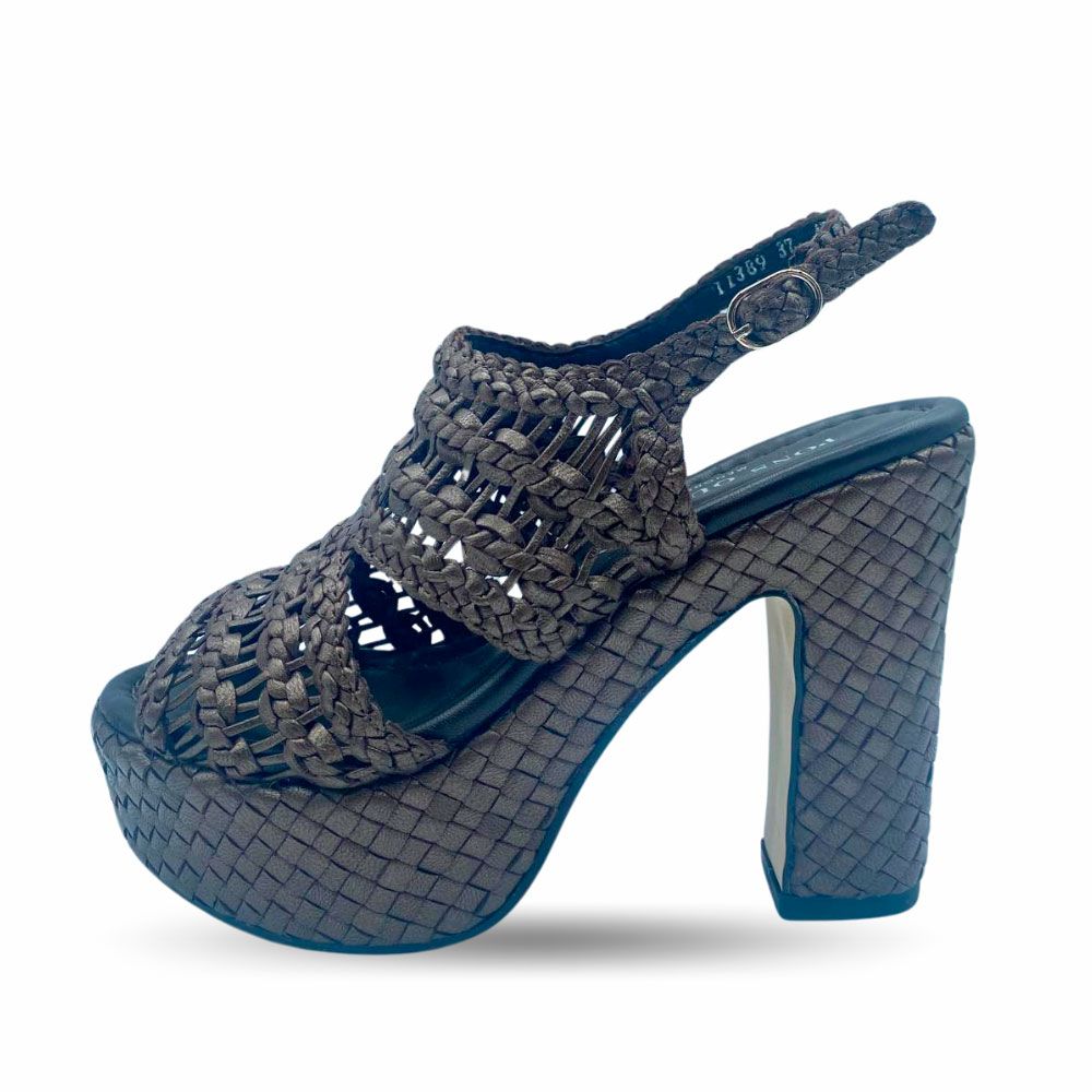 Sandalias de cuero trenzado color marrón oscuro metalizado con plataforma y tacón bloque alto de Pons Quintana.