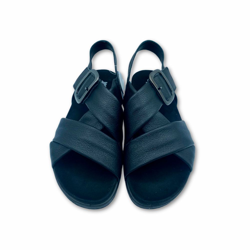 Sandalias cruzadas negras con hebilla y suela cuña ligera de Imac.