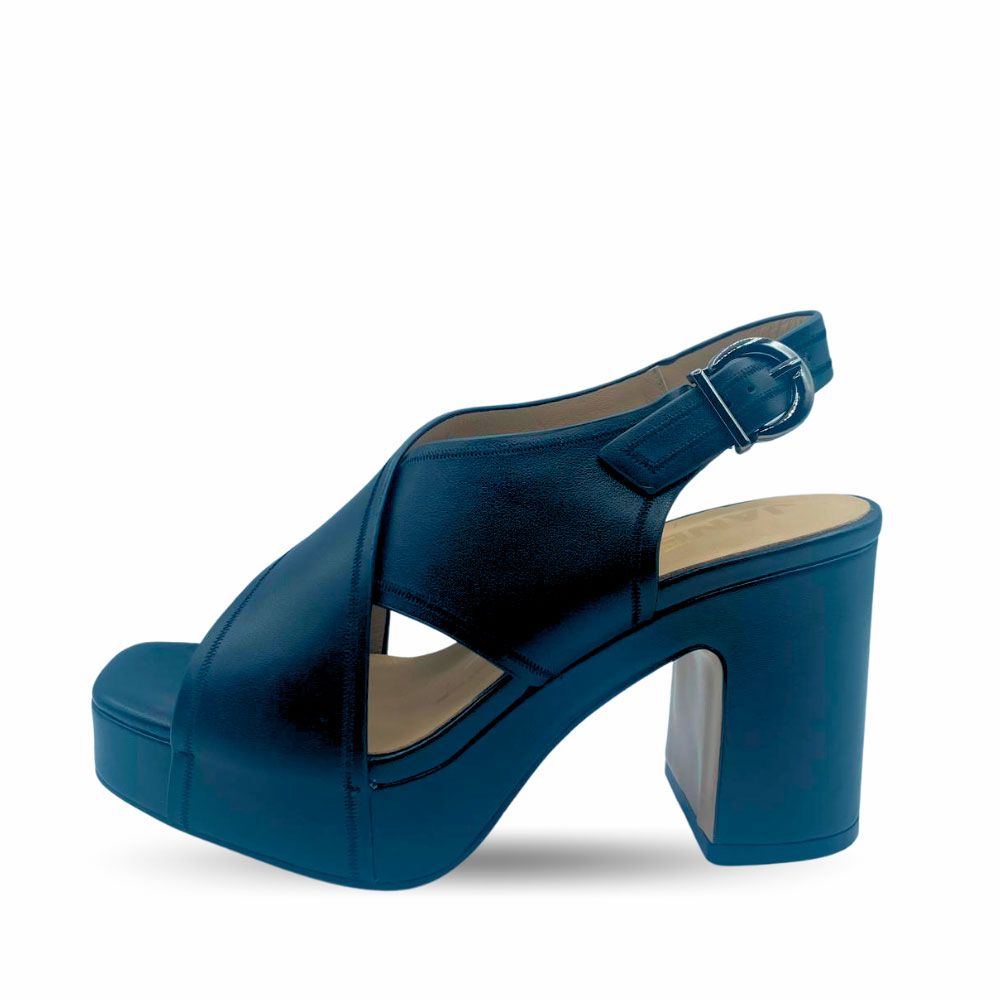 Sandalias negras cruzadas con plataforma y tacón bloque alto de Janet&Janet.