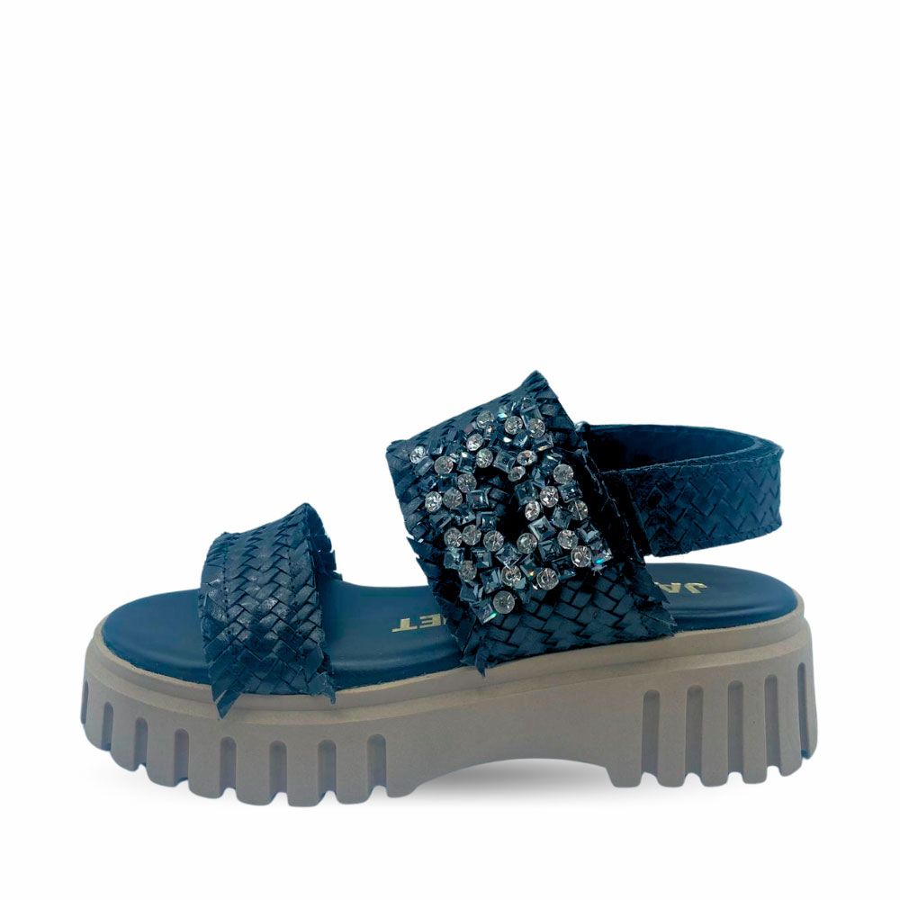 Sandalias negras de piel trenzada, con hebilla de brillos y tira al talón con velcro. Suela de plataforma de Janet&Janet.