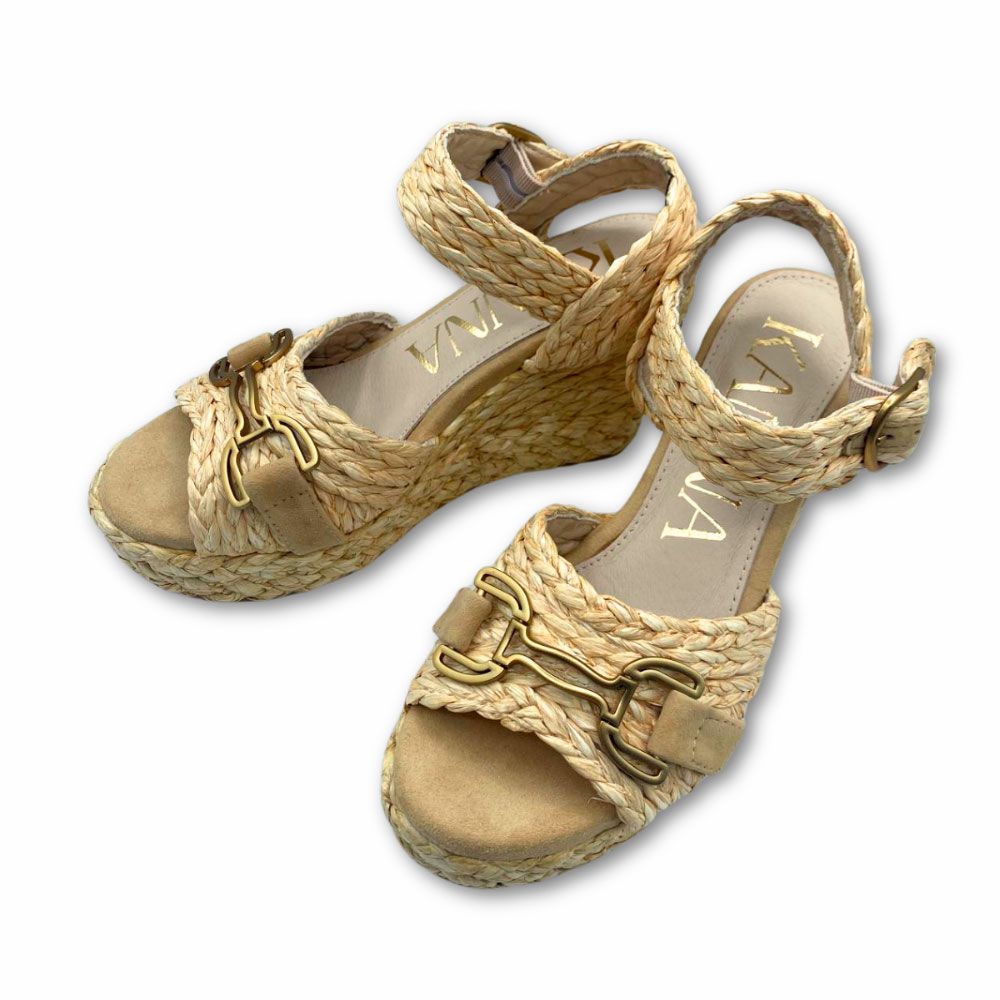 Sandalias de rafia color natural con cuña y plataforma de Kanna.
