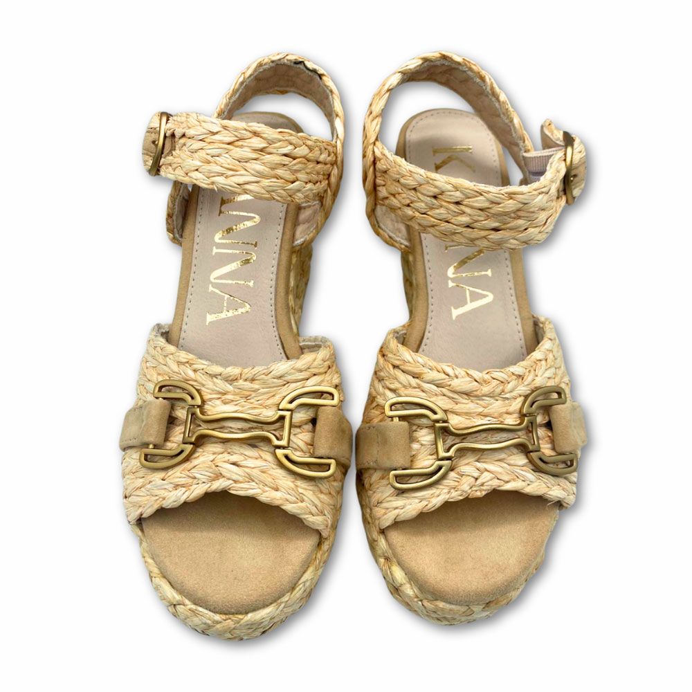 Sandalias de rafia color natural con cuña y plataforma de Kanna.