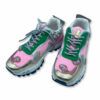 Sneakers rosa con fusión de tornasol en azul y dorado de la nueva colección de Exé para mujer.