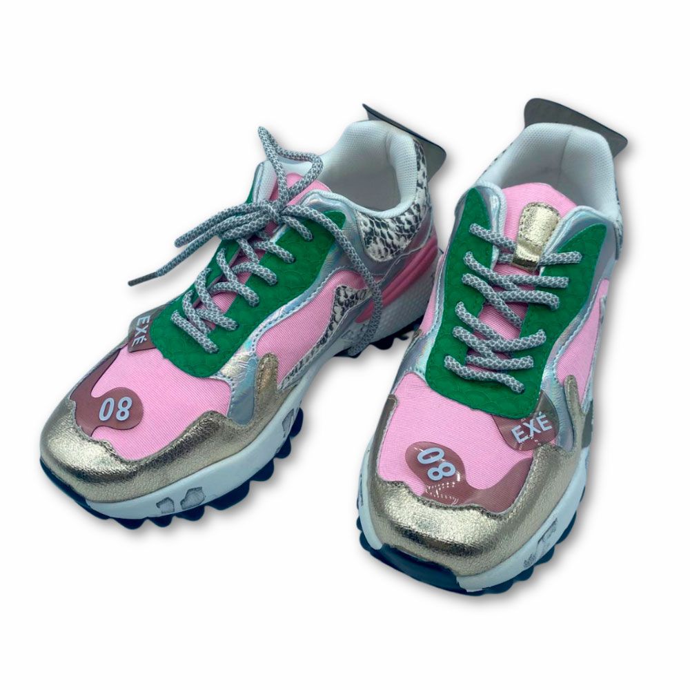 Sneakers rosa con fusión de tornasol en azul y dorado de la nueva colección de Exé para mujer.