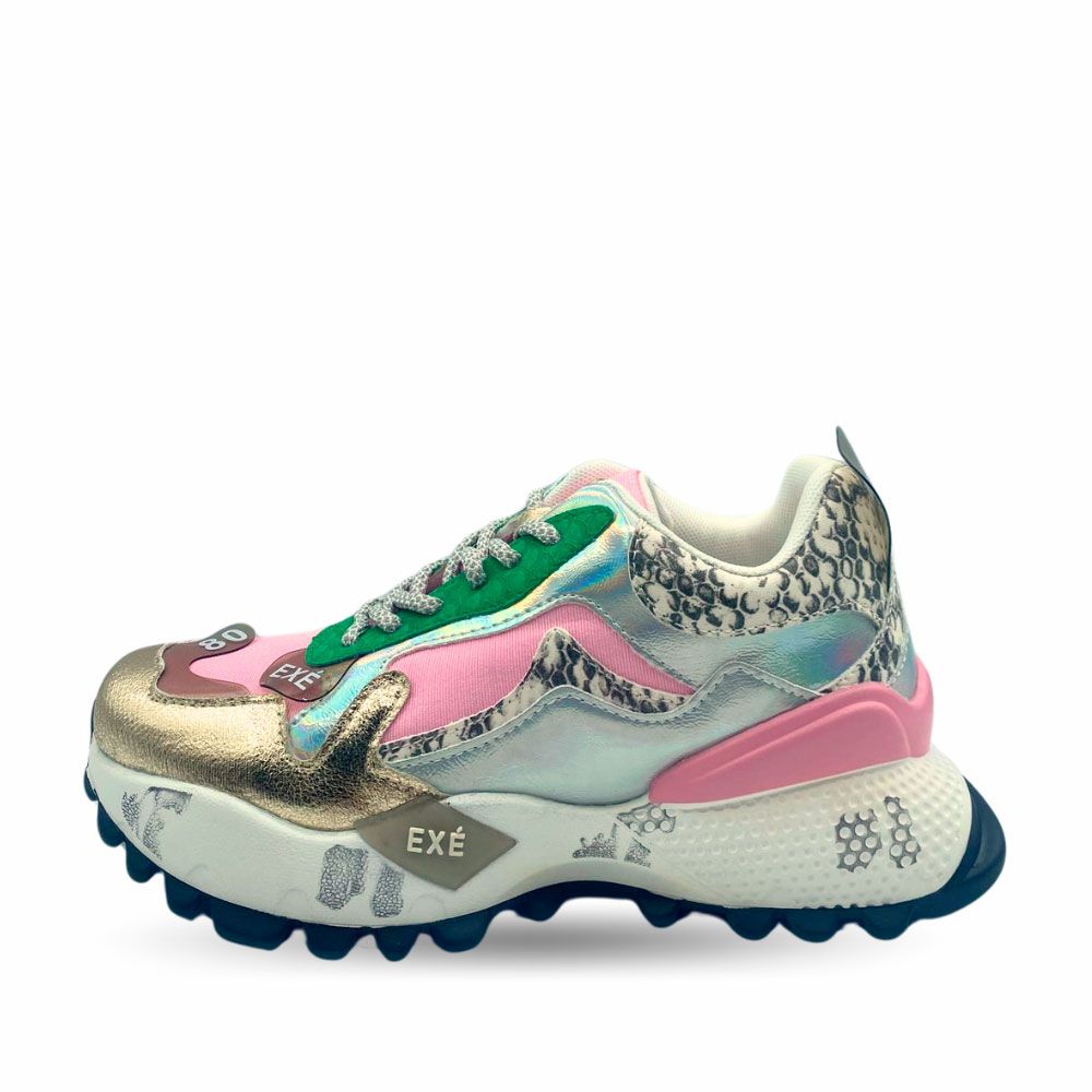 Sneakers rosa con fusión de tornasol en azul y dorado de la nueva colección de Exé para mujer.