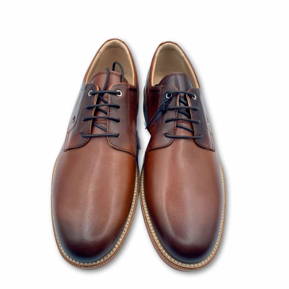 Zapatos cuero color marrón con cordones para hombre de la nueva colección de Martinelli.