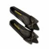 Zapatos de salón negros con rejilla transparencia y lazada en el empeine de Venezianas.