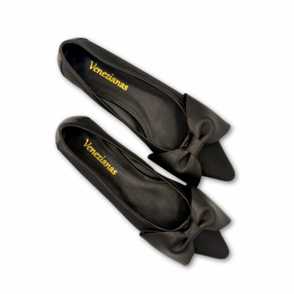Zapatos de salón negros con rejilla transparencia y lazada en el empeine de Venezianas.