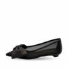 Zapatos de salón negros con rejilla transparencia y lazada en el empeine de Venezianas.
