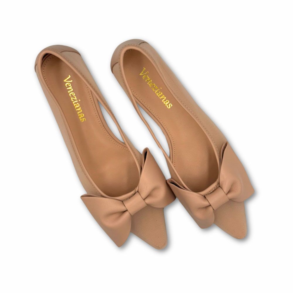 Zapatos de salón color nude con rejilla transparencia y lazada en el empeine de Venezianas.