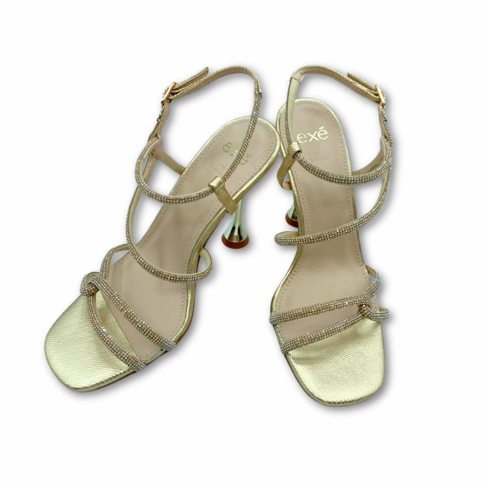 Sandalias doradas con cordones brillos y tacón de copa de Exé.