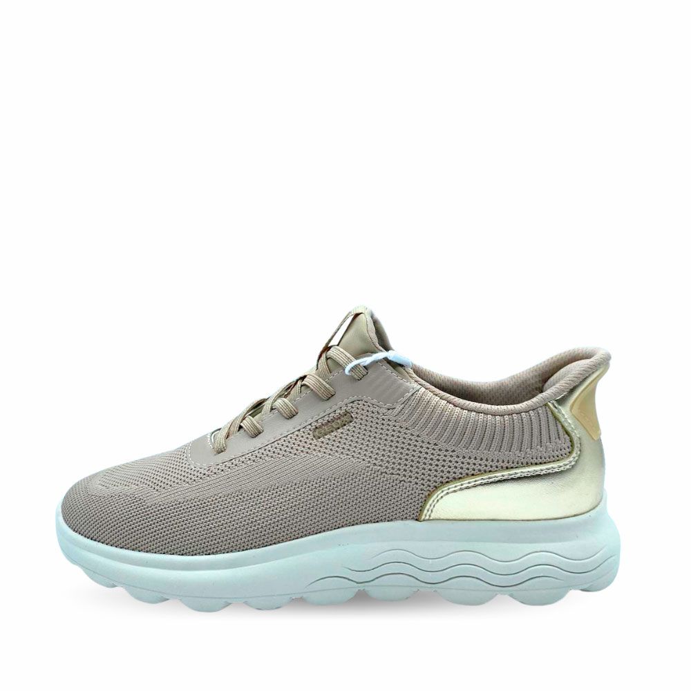 Zapatillas deportivas Spherica plus camel con dorado y tecnología slip on para mujer de Geox.