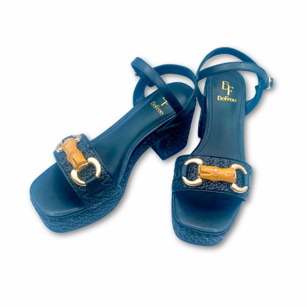 Sandalias de plataforma piel color negro y rafia con calabrote de Befree.