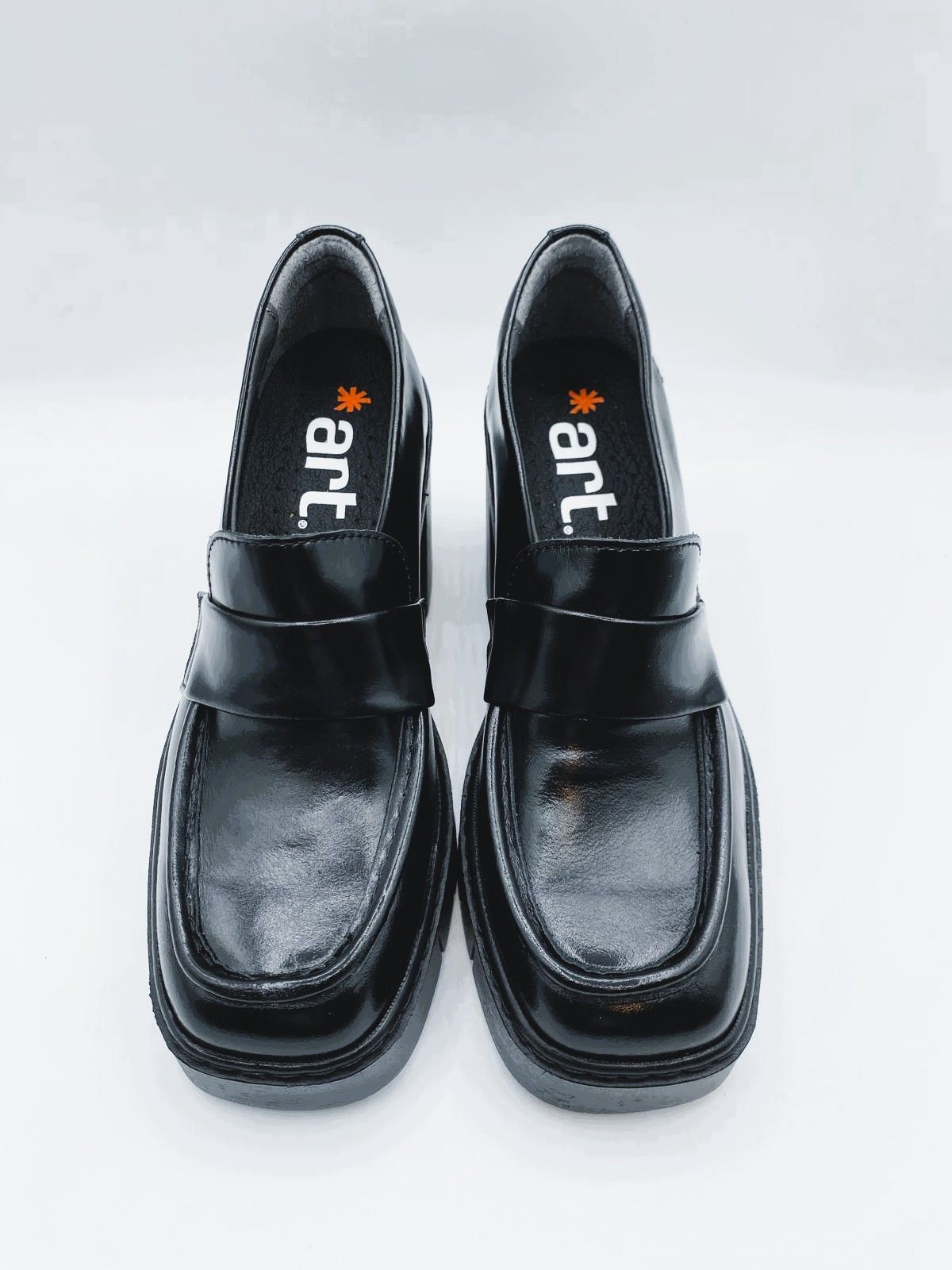 Mocasín tacón alto charol negro de Art 0020 Mocasín tacón alto charol negro de Art 0020