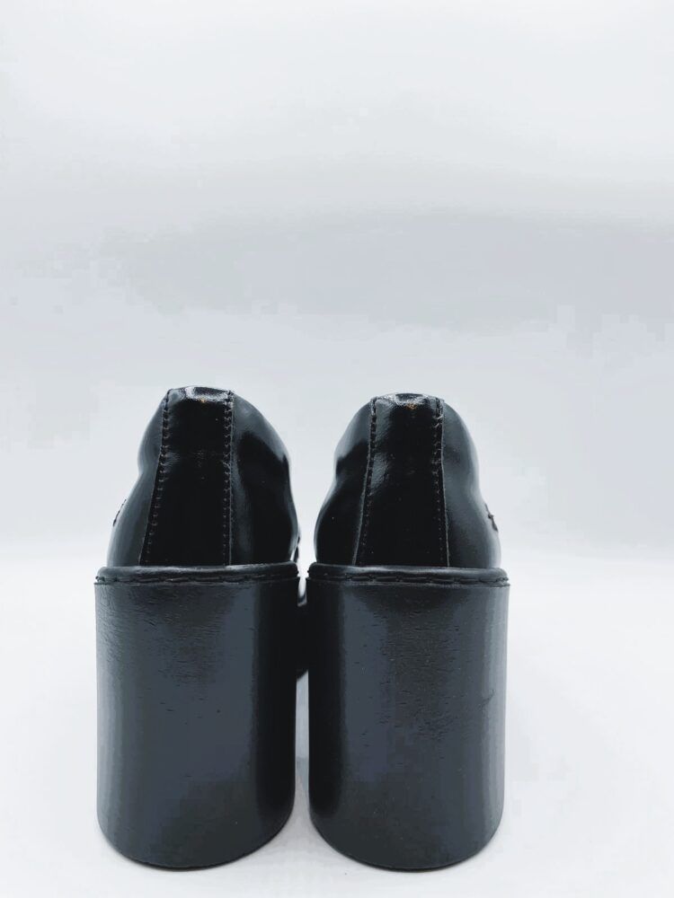 Mocasín tacón alto charol 0022- negro de Art Mocasín tacón alto charol 0022- negro de Art