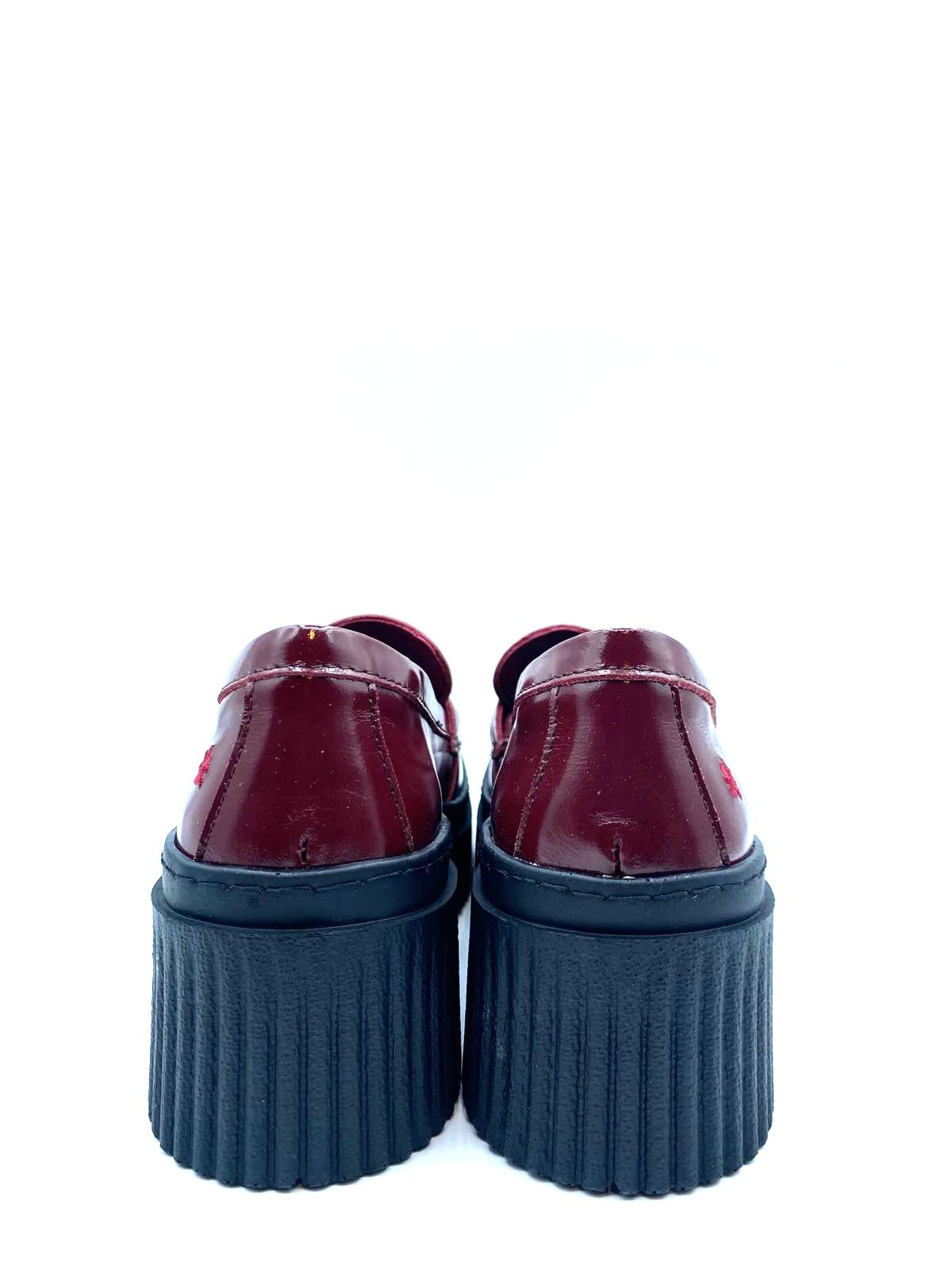 Mocasín co hebilla decorativa, tacón alto charol burdeos de Art 0026