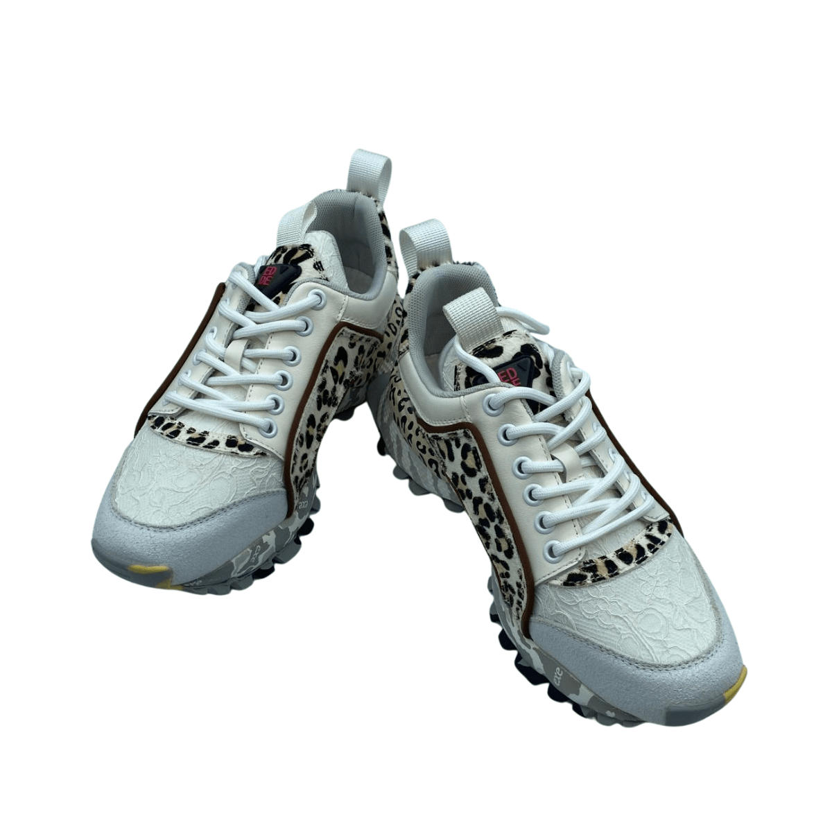 Sneakers en grabado blanco y ribeteado leopardo 033
