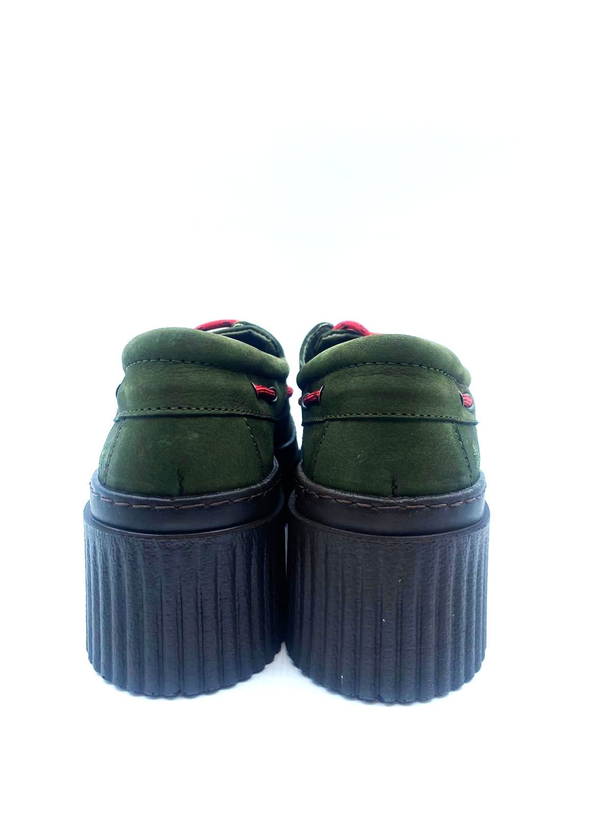 Zapato en cordon rojo con piel de nobuck - verde 0014