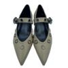 Zapato de hebilla con tachas, color nude 002