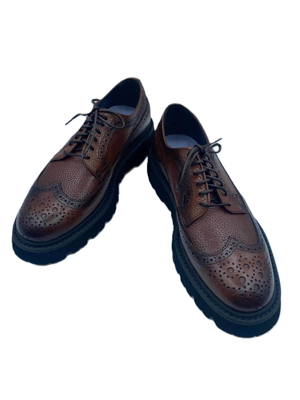 Zapato de hombre de cordones con grabado - marrón brandy 0052