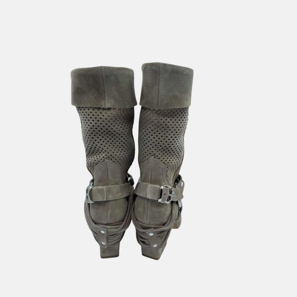 Botas de ante con grabado Boho trasera