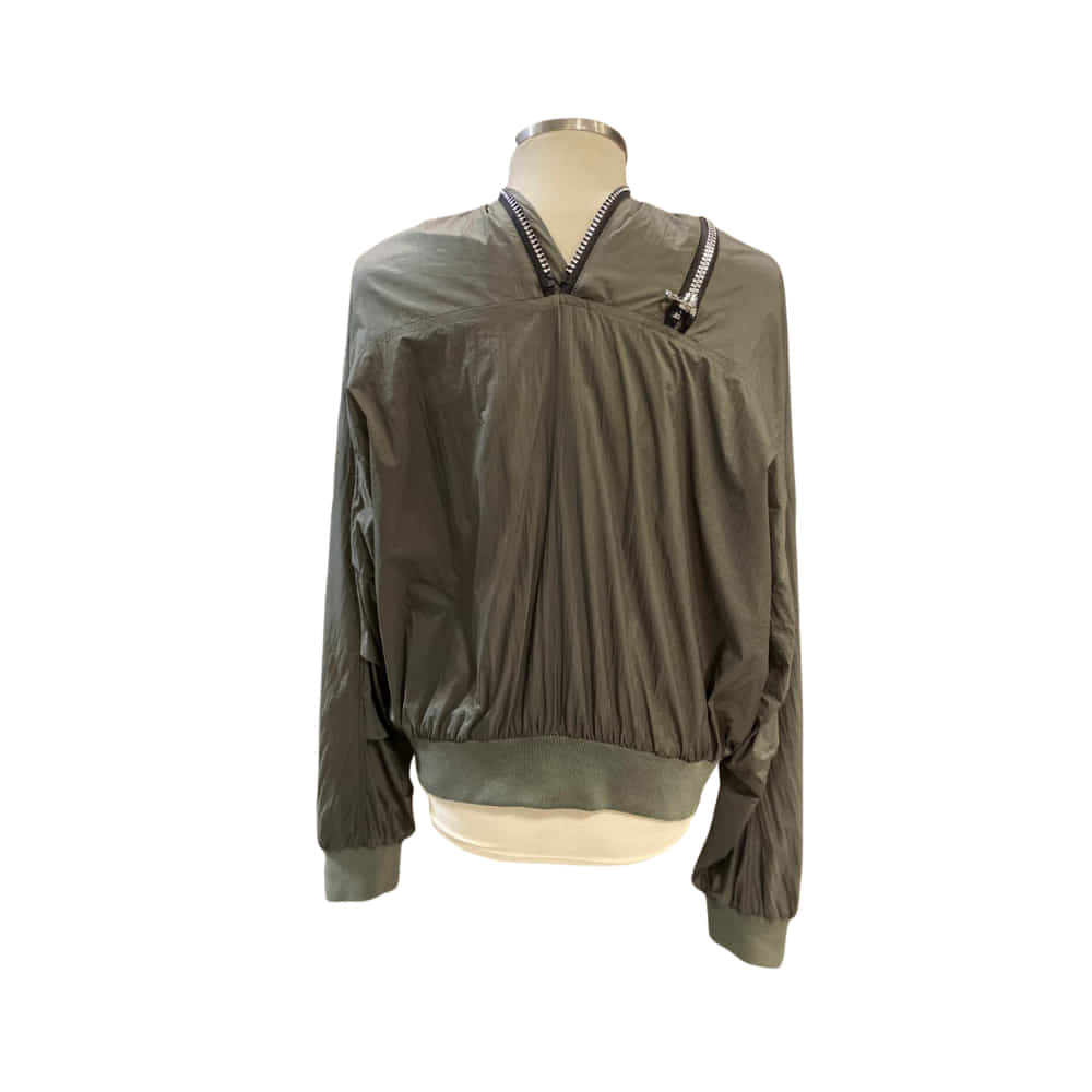 Cazadora Bomber Dragon trasera en escote de pico.