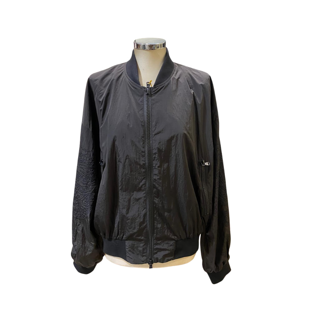 Cazadora Dragon Urban en negro con cremallera ajustable