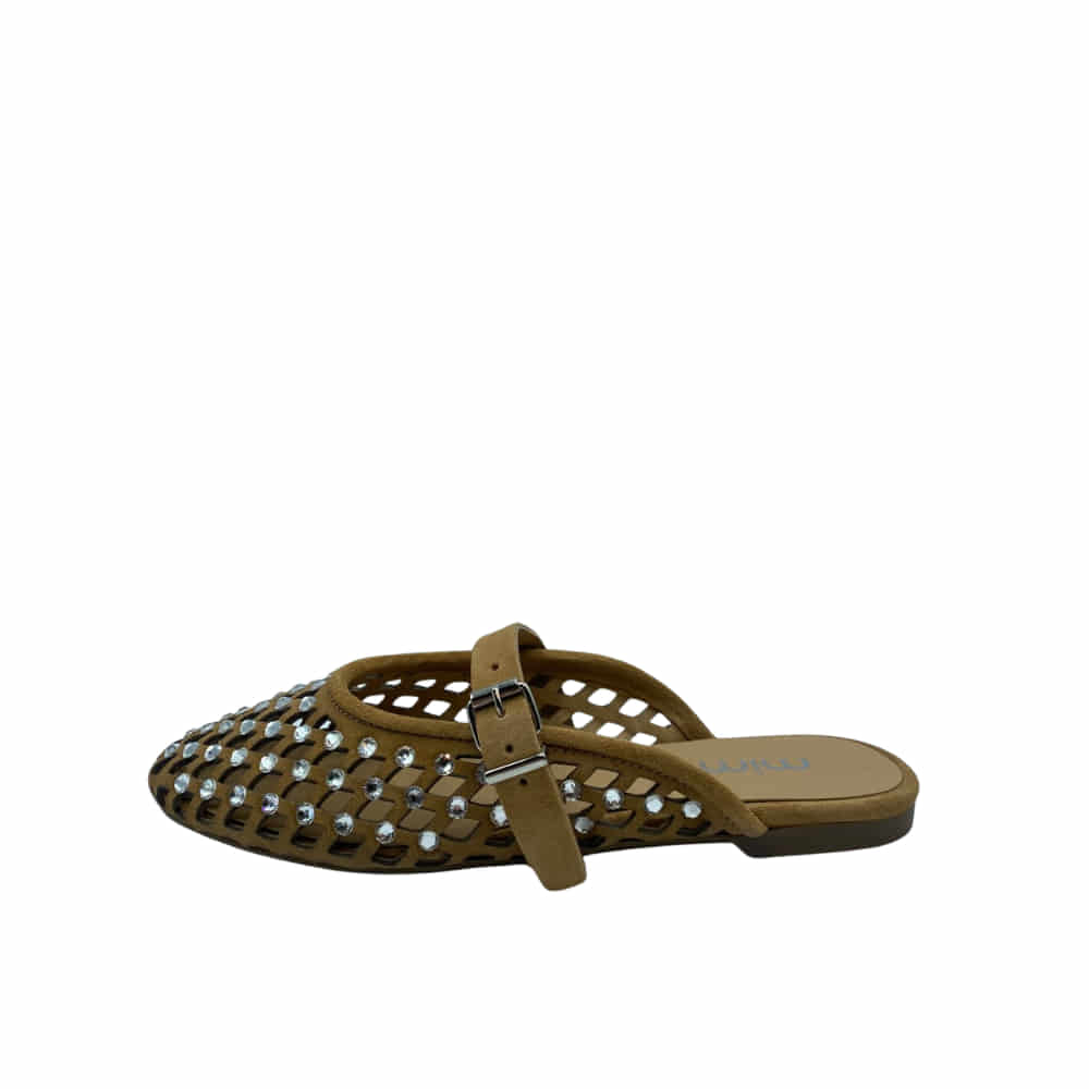 Sandalia mule perforada con hebilla y piedras strass en camel