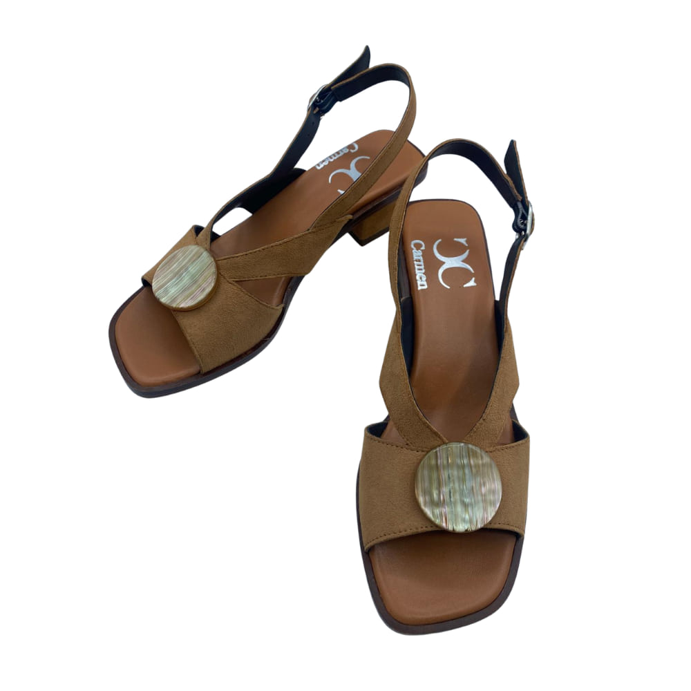 Sandalias de ante con tacon bajo en camel perfil- by Carmen