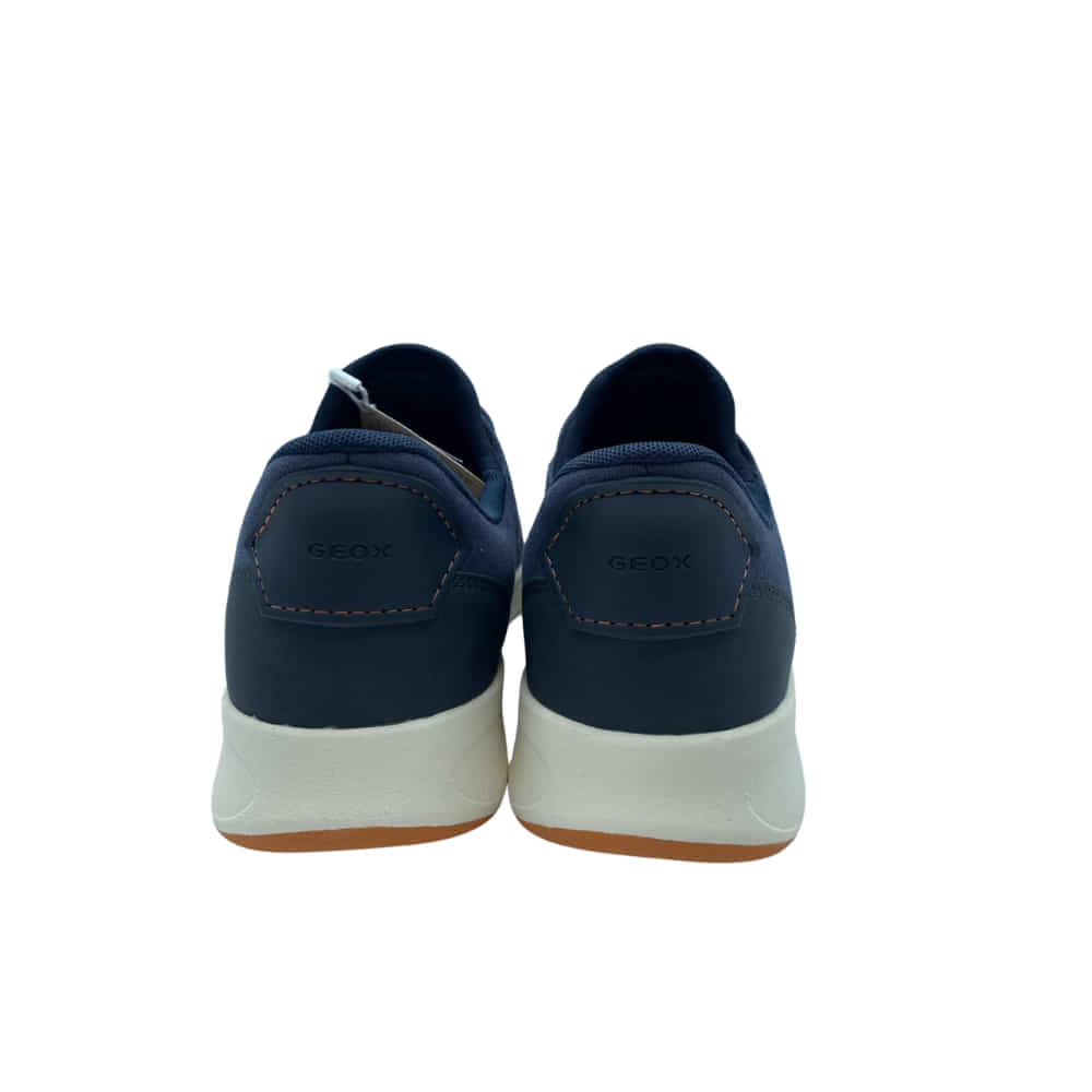 Zapatillas GEOX Calce azul trasera con fácil calzador.