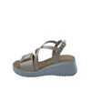 Sandalia Beige con Tiras Cruzadas y Plataforma