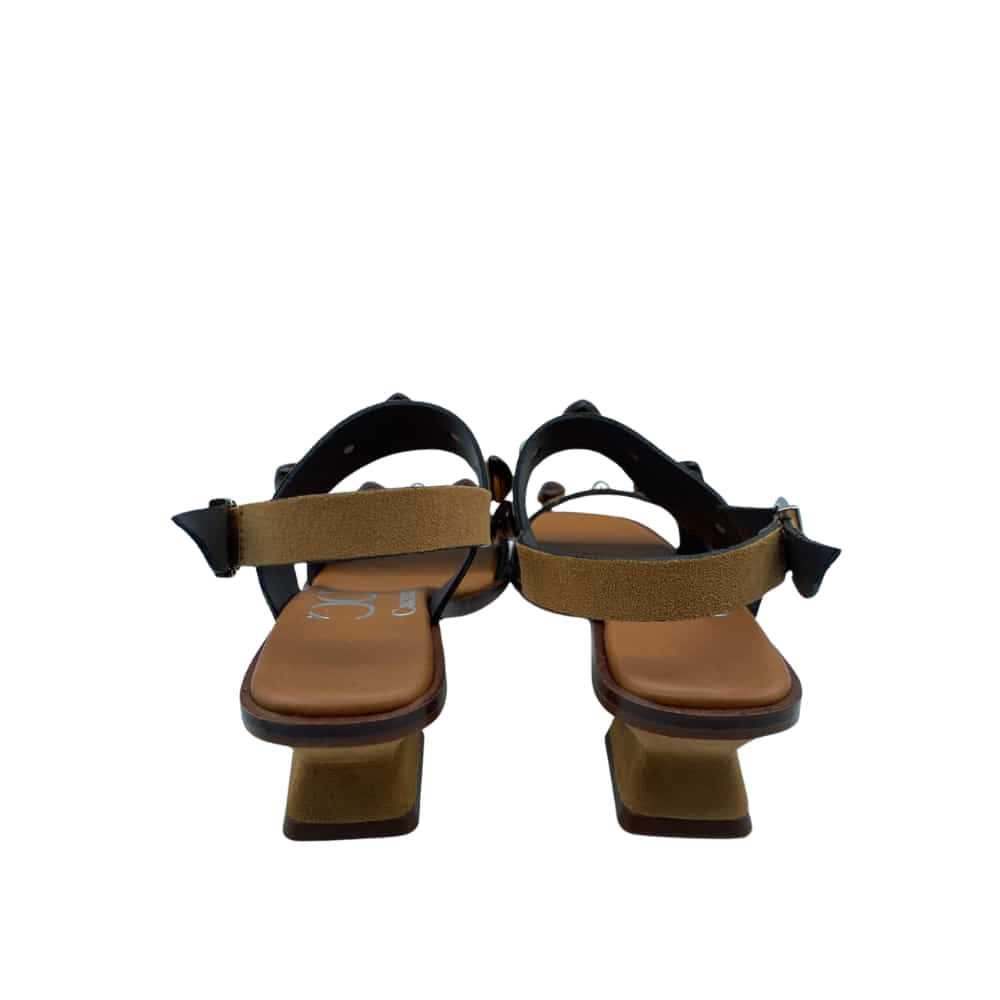 Sandalia Velour Cuero con detalles Ágata y Oro trasera Sandalia Velour Cuero con detalles Ágata y Oro trasera